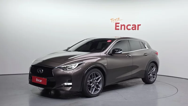 Infiniti Q30
