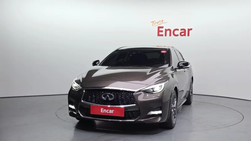 Infiniti Q30