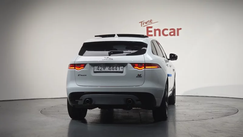 Jaguar F-PACE