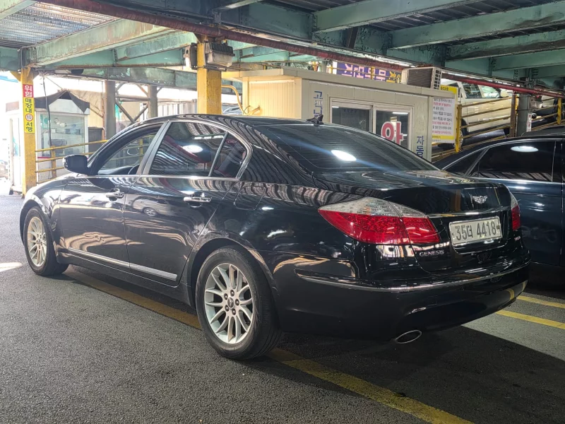 Hyundai Genesis
