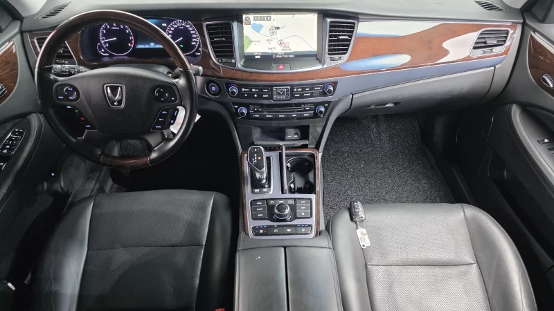 Hyundai Equus