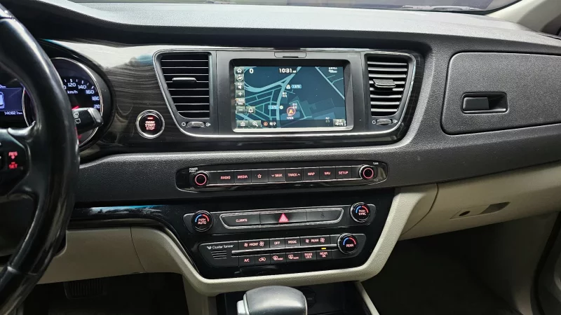 Kia Carnival