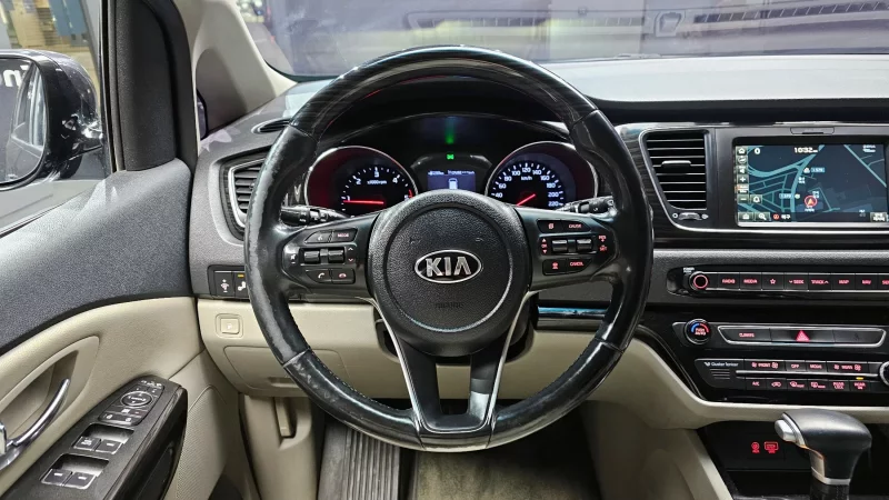 Kia Carnival