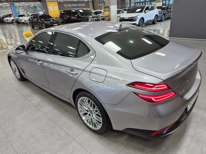 Genesis G70