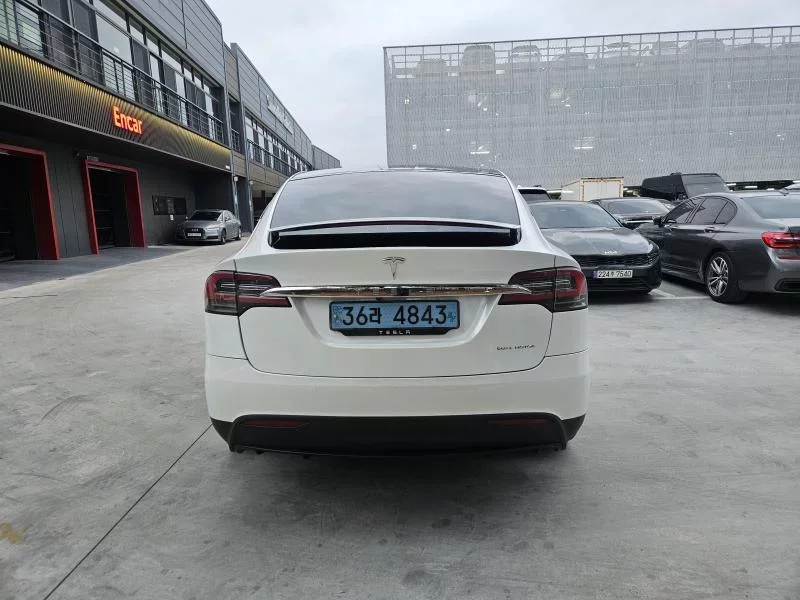 Tesla MODEL X