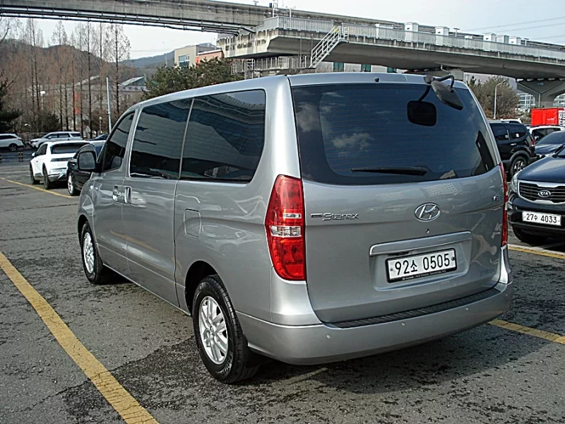 Hyundai Starex