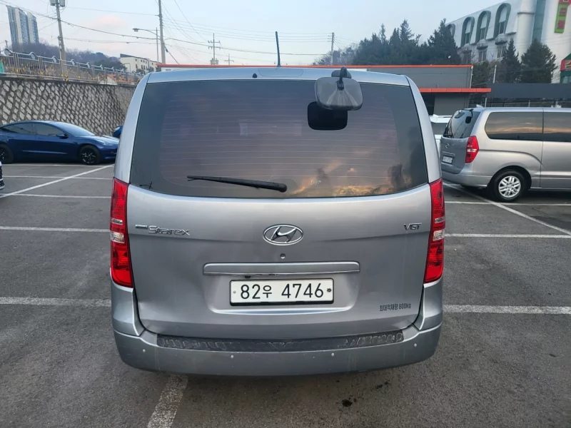 Hyundai Starex