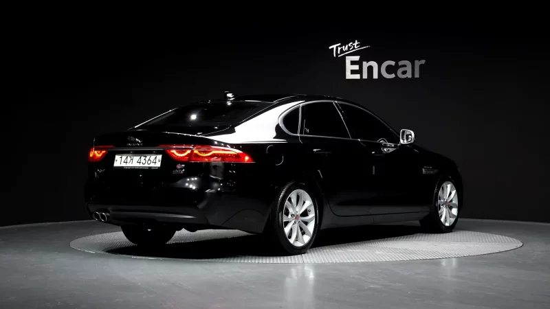 Jaguar XF