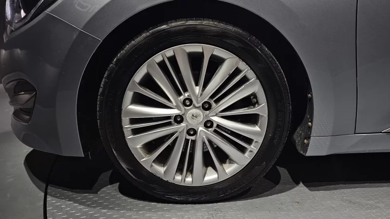 Hyundai Aslan