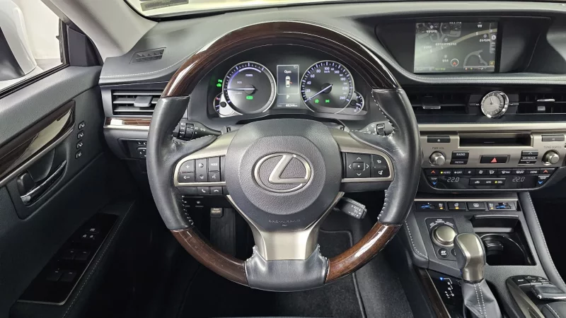 Lexus ES300h