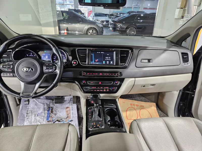 Kia Carnival