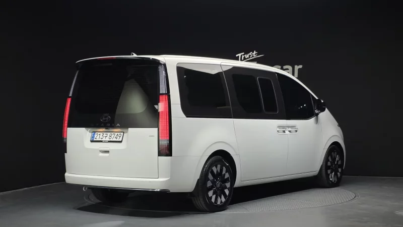 Hyundai Staria
