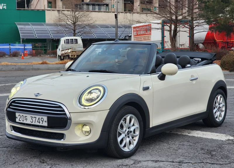 MINI Cooper Convertible