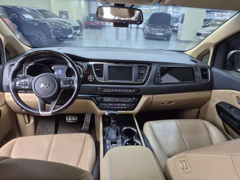 Kia Carnival