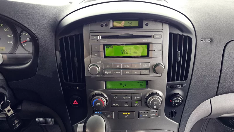Hyundai Starex
