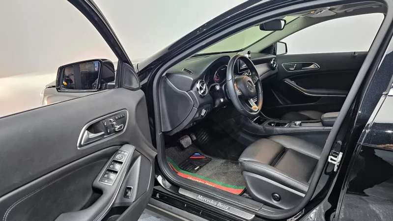 Mercedes-Benz GLA-Class