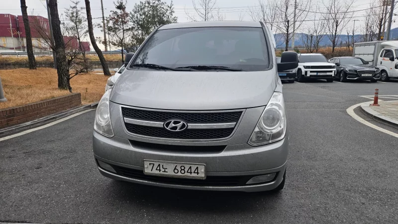 Hyundai Starex