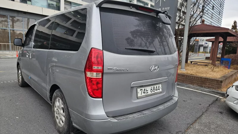 Hyundai Starex