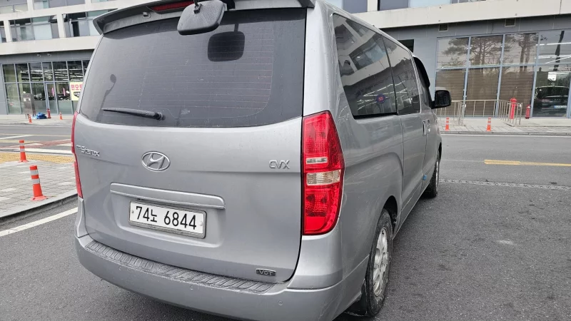 Hyundai Starex