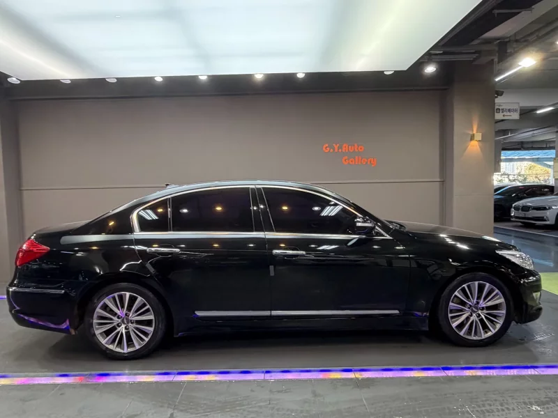 Hyundai Genesis