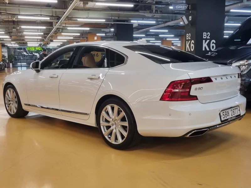 Volvo S90