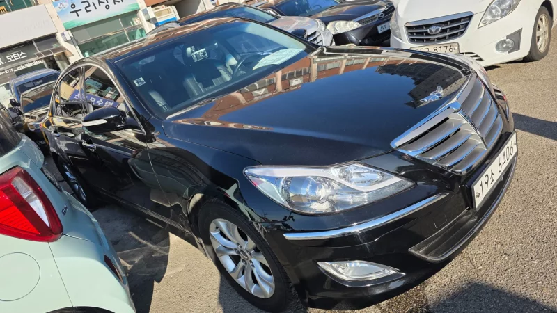 Hyundai Genesis
