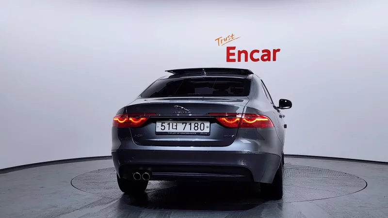 Jaguar XF