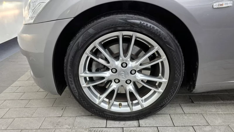 Infiniti G37