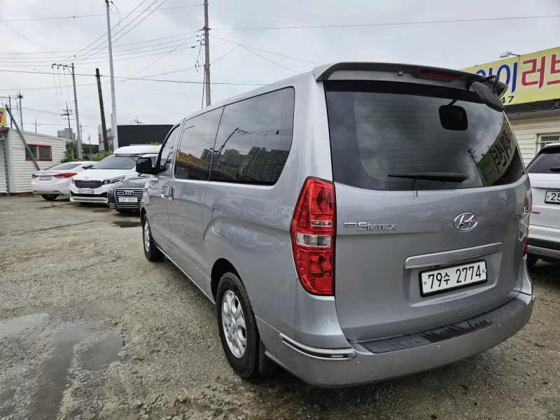 Hyundai Starex