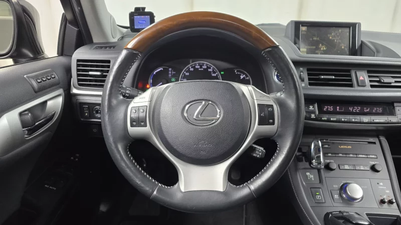 Lexus CT200h
