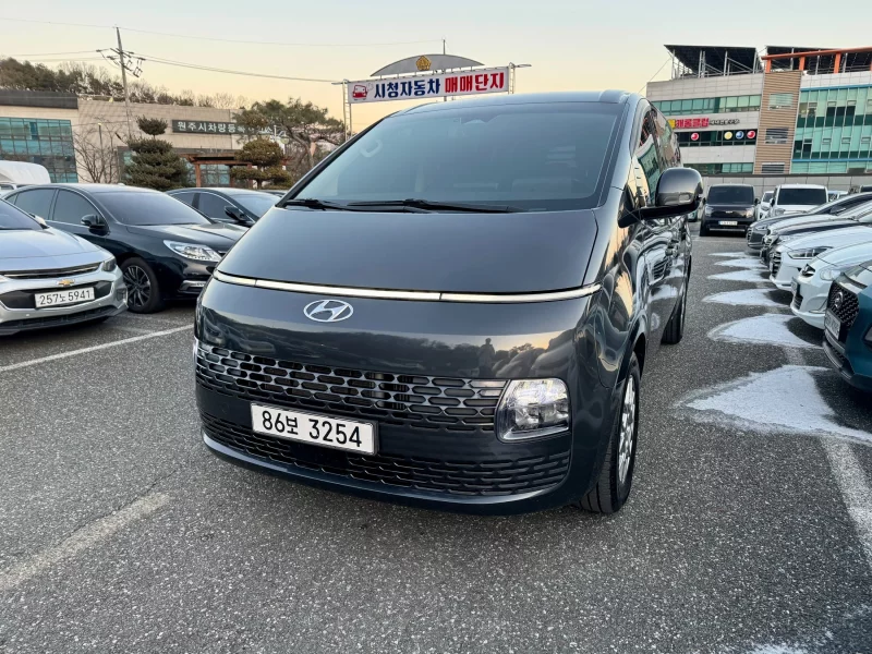 Hyundai Staria
