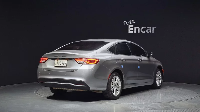 Chrysler 200