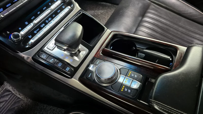 Genesis EQ900