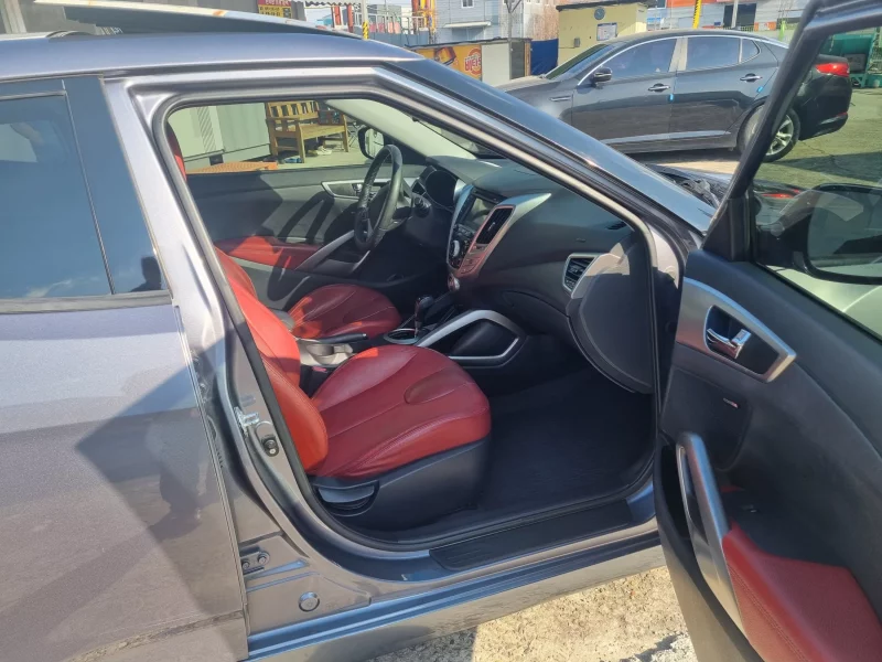Hyundai Veloster