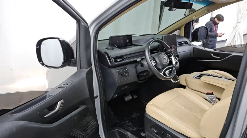 Hyundai Staria