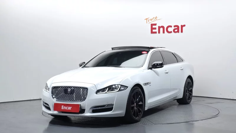 Jaguar XJ