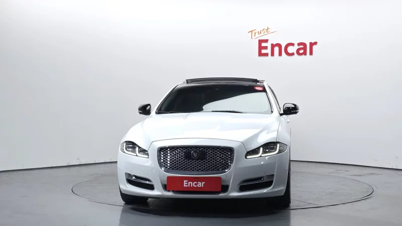 Jaguar XJ