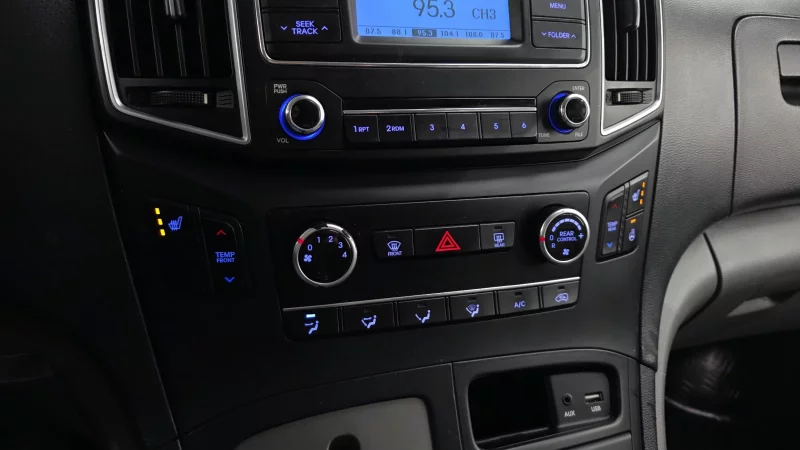 Hyundai Starex
