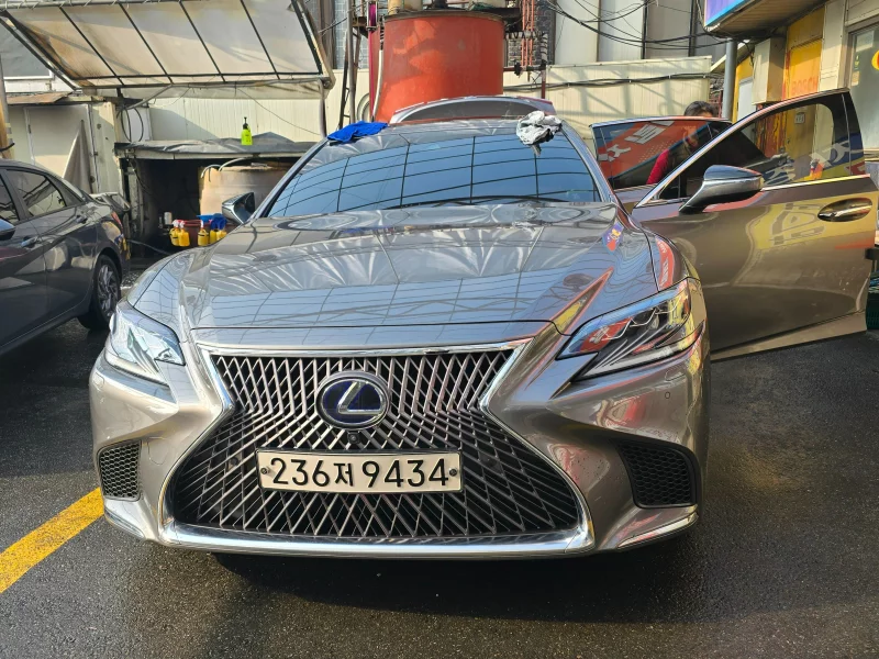Lexus LS
