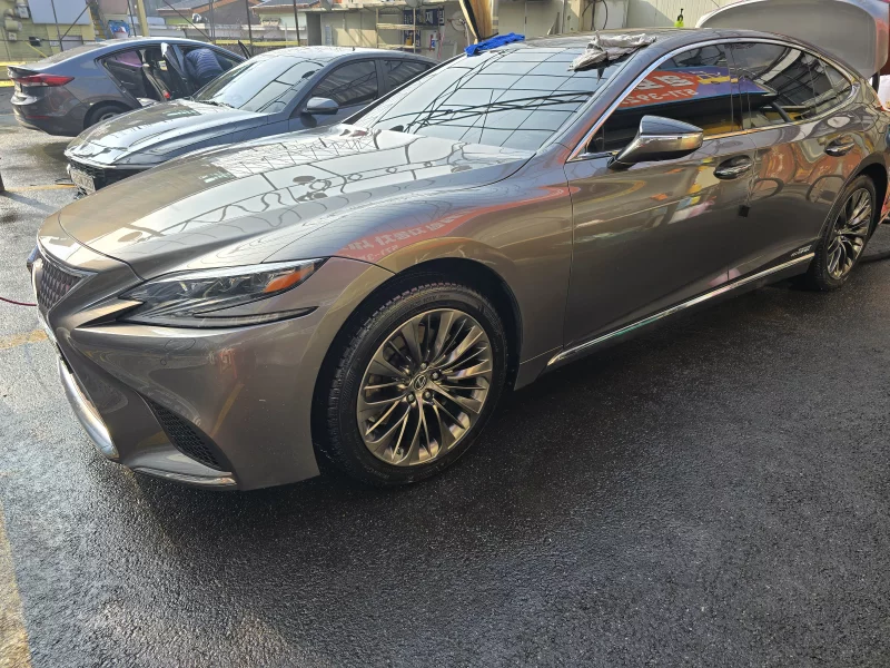 Lexus LS
