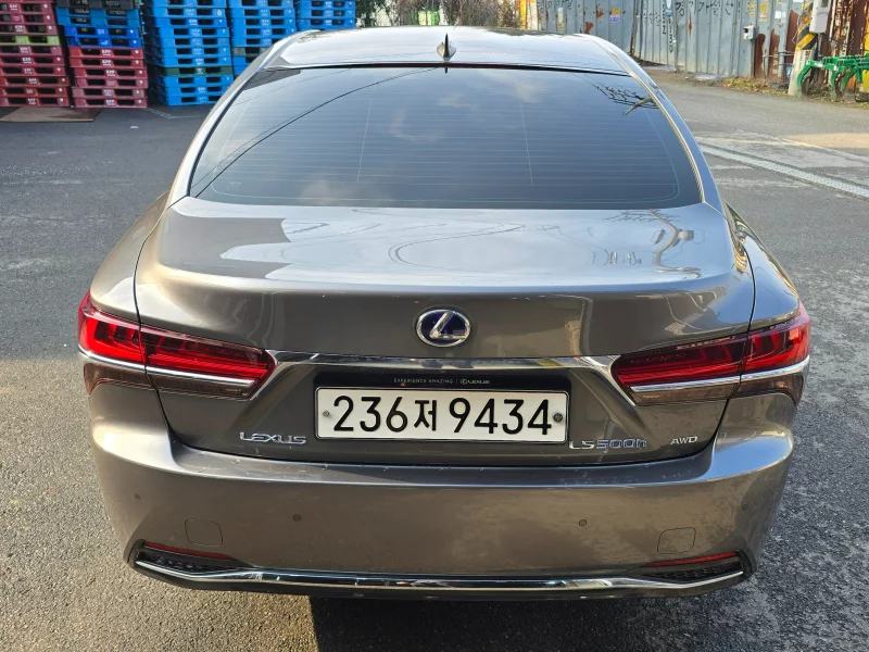 Lexus LS