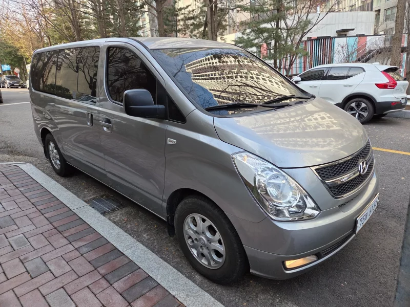 Hyundai Starex