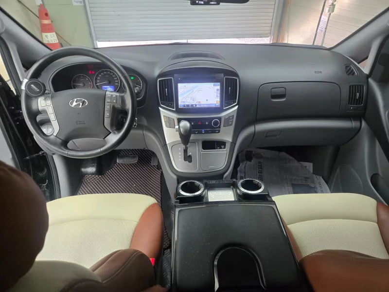 Hyundai Starex