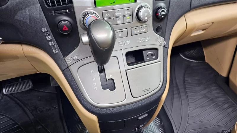 Hyundai Starex