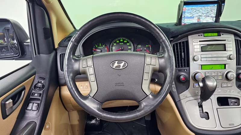 Hyundai Starex
