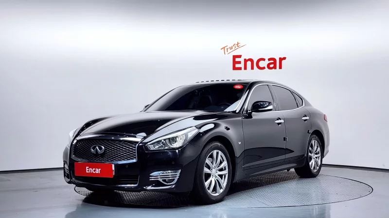 Infiniti Q70