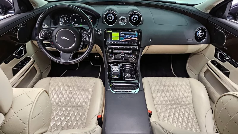 Jaguar XJ