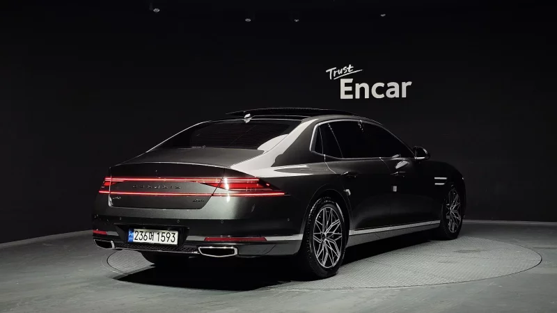 Genesis G90