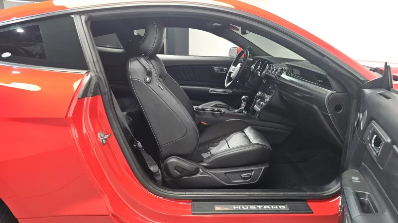 Ford MUSTANG
