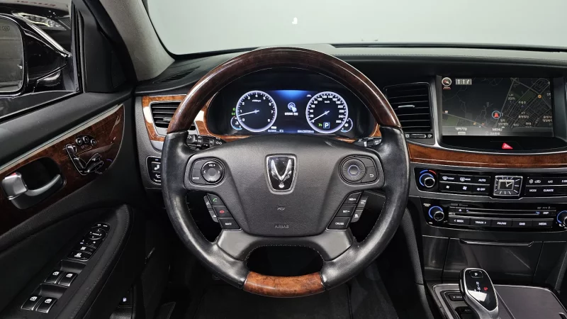 Hyundai Equus